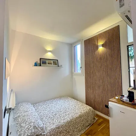 Mistral En-suite View Garden בית הארחה 4*