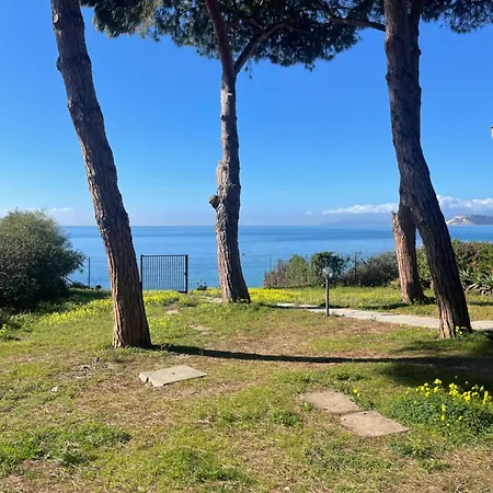 בית הארחה Mistral En-suite View Garden 4*